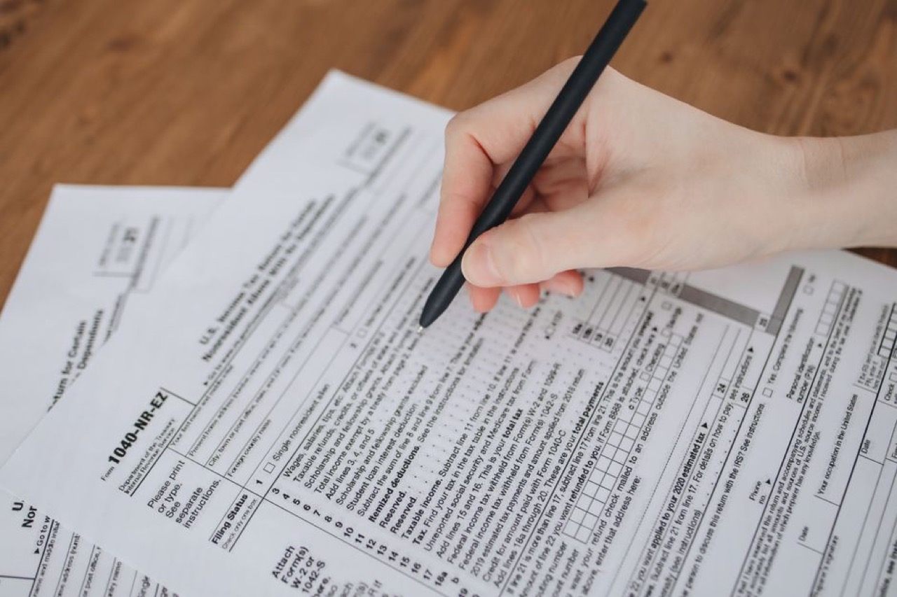 Filling in a form with pen - Gap cover buying checklist: what to check before you buy