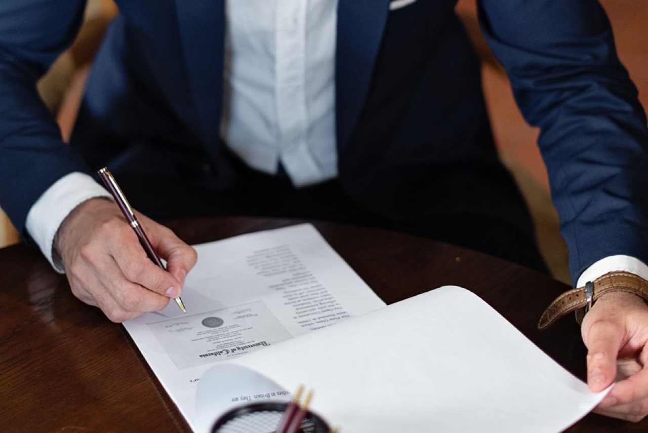Signing documents desk - Medical aid complaint letter: template for the scheme and the CMS